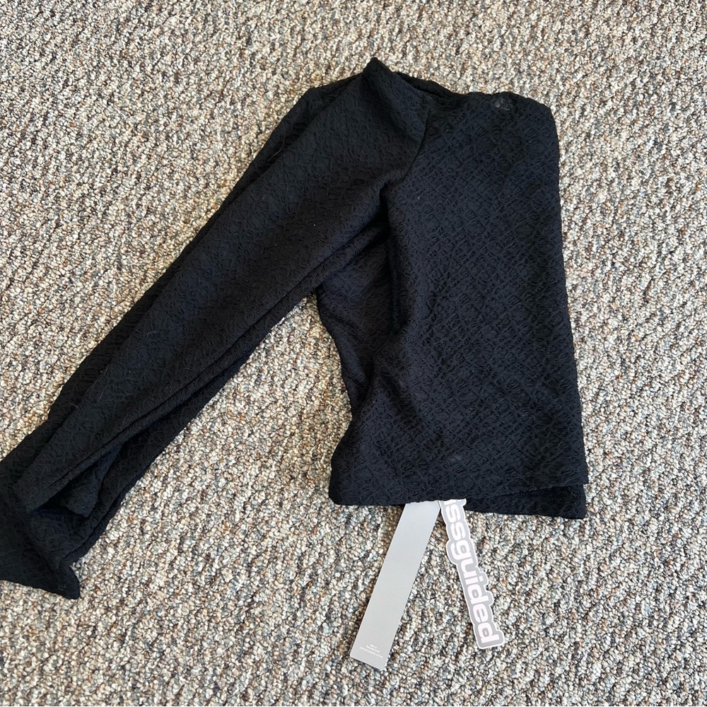 Asymmetric Lace Top｜MISSGUIDED